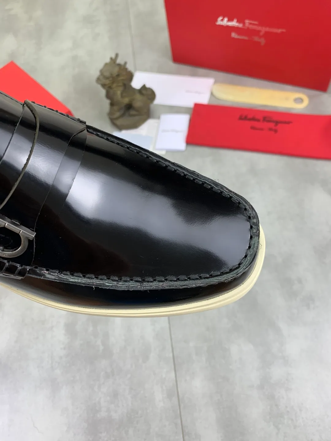 Men's Men's Shoes 💰P580💰[New Style] Water-dyed Niuli 🆘[Salvatore Ferragamo] Ferragamo's latest casual business leather shoes for men! Listed simultaneously! The fabric is made of specially imported original open-edge beaded calfskin, and the interior is made of imported water-dyed cowhide. It is absolutely luxurious and leads the fashion trend. Matching code: 38-44 (45 and 46 can be customized) Black, brown and burgundy colors available